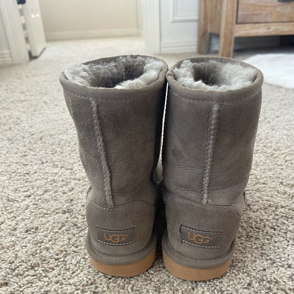 Ugg Mid Boots - Picture 2 of 2